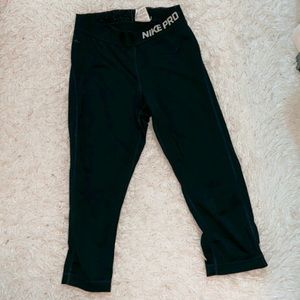 Capri Nike black leggings